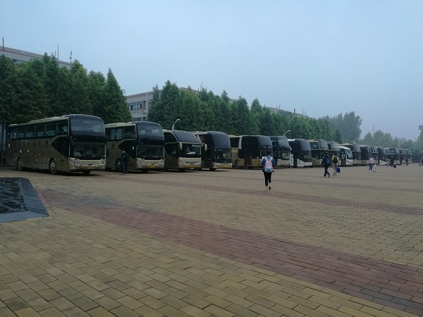 鄭州大巴車租賃:醉漢大巴吸煙被阻止,毆打大巴司機(jī)釀事故http://www.haikougeduan.com/